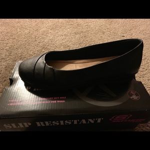 Sketchers slip resistant flats